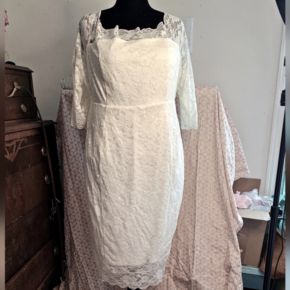 torrid Dresses & Skirts - Torrid midi stretch lace off white with sleeves bridal